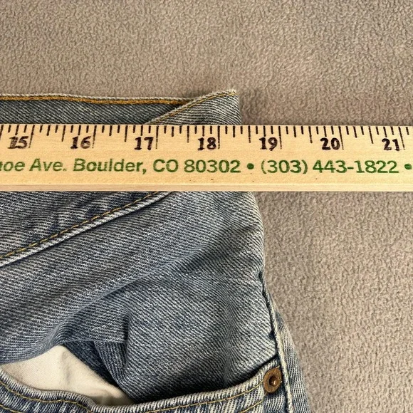 VTG Levis 505 Jeans Mens 36x30 Straight Fit Classic Denim Medium Wash - Picture 8 of 11